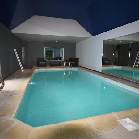 La Couette De L'ours Bed and Breakfast 5*